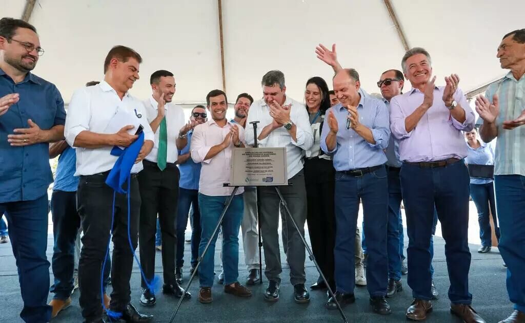 Imagem de compartilhamento para o artigo Governador Eduardo Riedel visita Sonora e anuncia novos investimentos em habitação, infraestrutura e serviços públicos da MS Todo dia